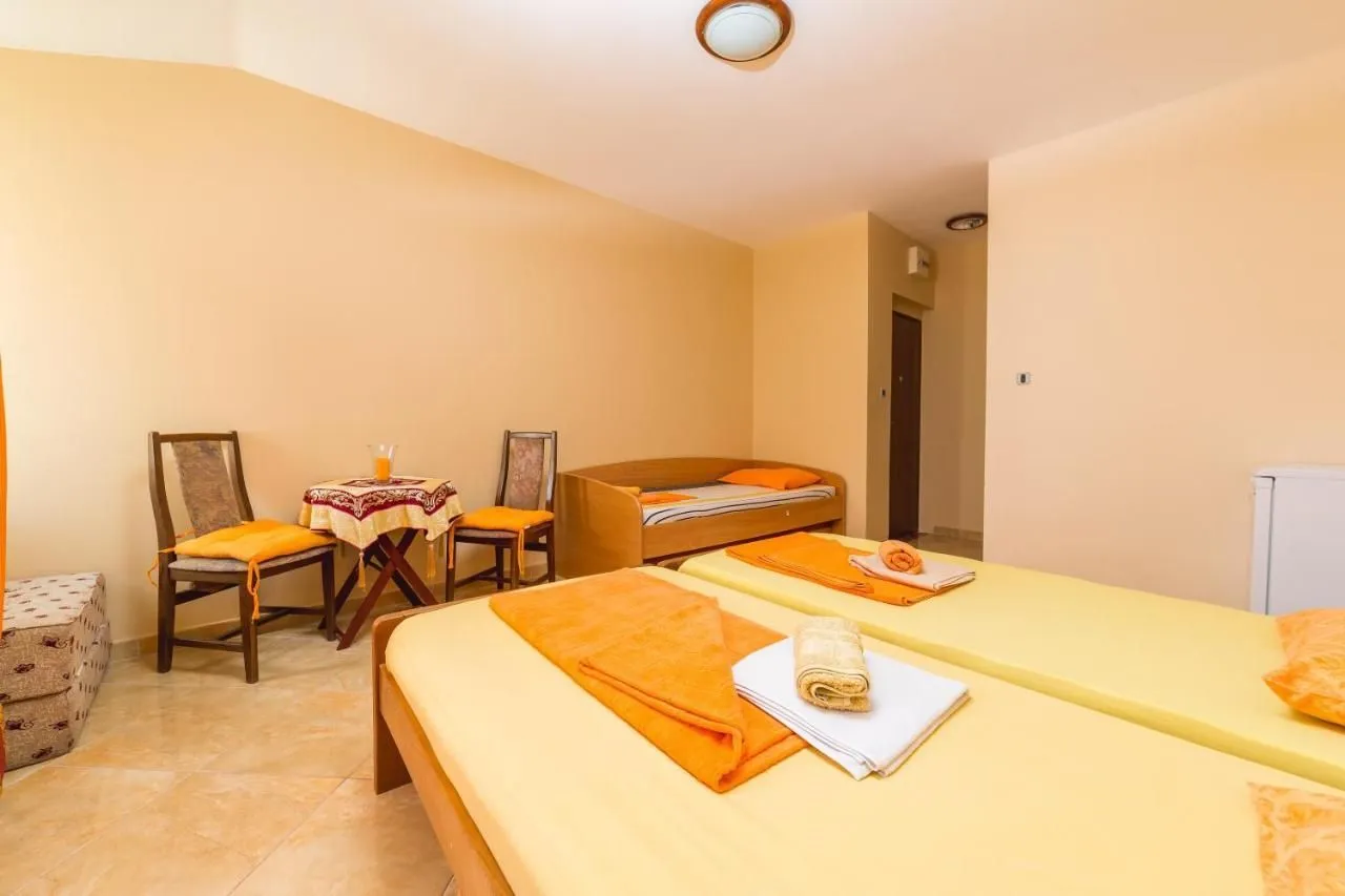 Izdavanje, kuća, 300m², Dubovica, Budva