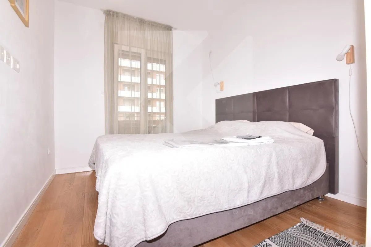 Izdavanje, jednosoban stan, 49m², Central Point, Podgorica