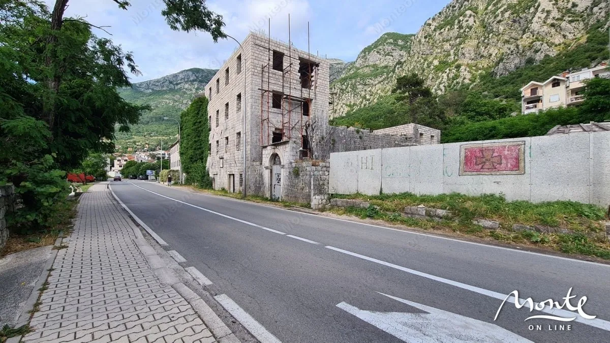 Prodaja, plac, 1800m², Risan, Kotor