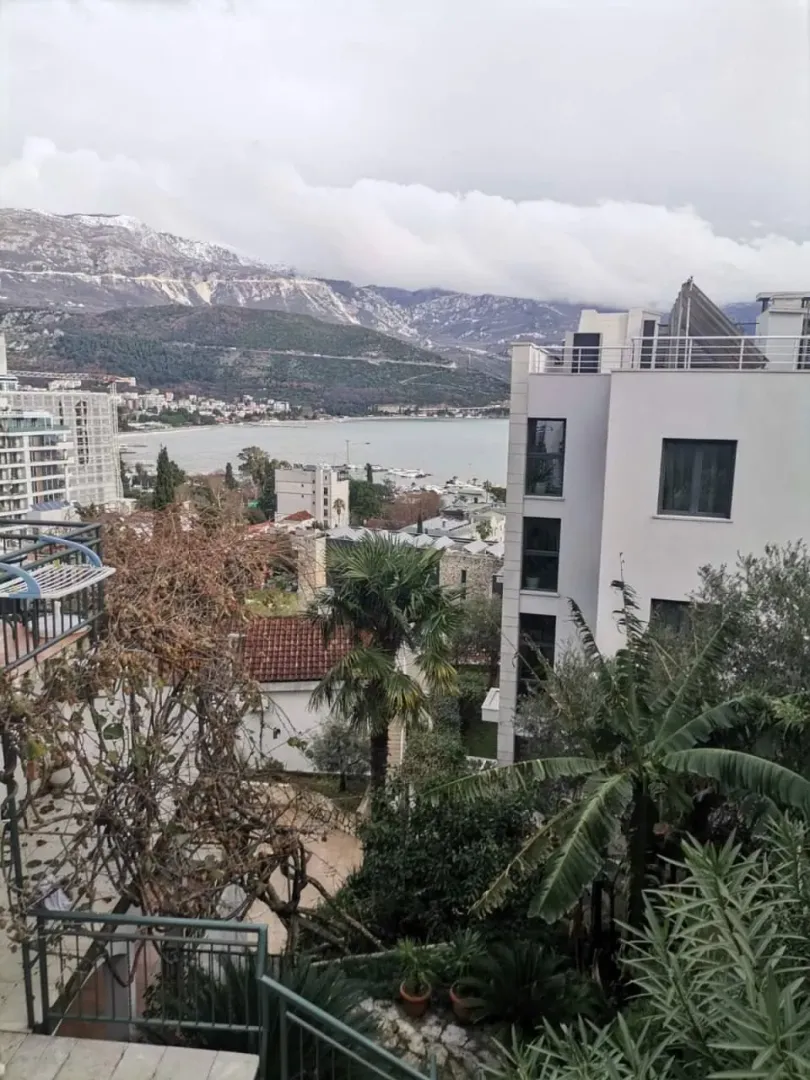 Rent, three bedroom apartment, 90m², Bečići, Budva