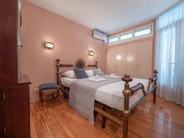Izdavanje, dvosoban stan, 100m², Budva, Crna Gora