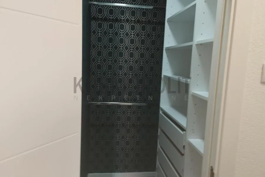 Izdavanje, trosoban stan, 70m², Novi Beograd Sve Podlokacije, Beograd