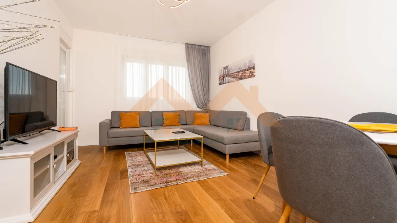 Izdavanje, dvosoban stan, 70m², Central Point, Podgorica