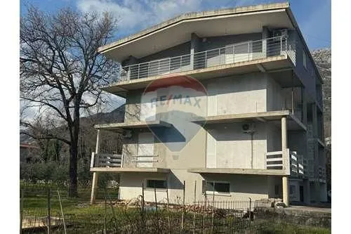 Prodaja, kuća, 780m², Sutomore, Bar