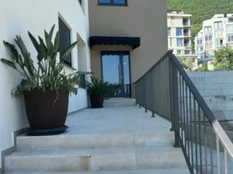 Izdavanje, garsonjera, 25m², Centar, Tivat - image 4