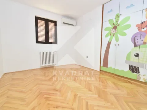 Izdavanje, kuća, 200m², Stari Aerodrom, Podgorica - image 16