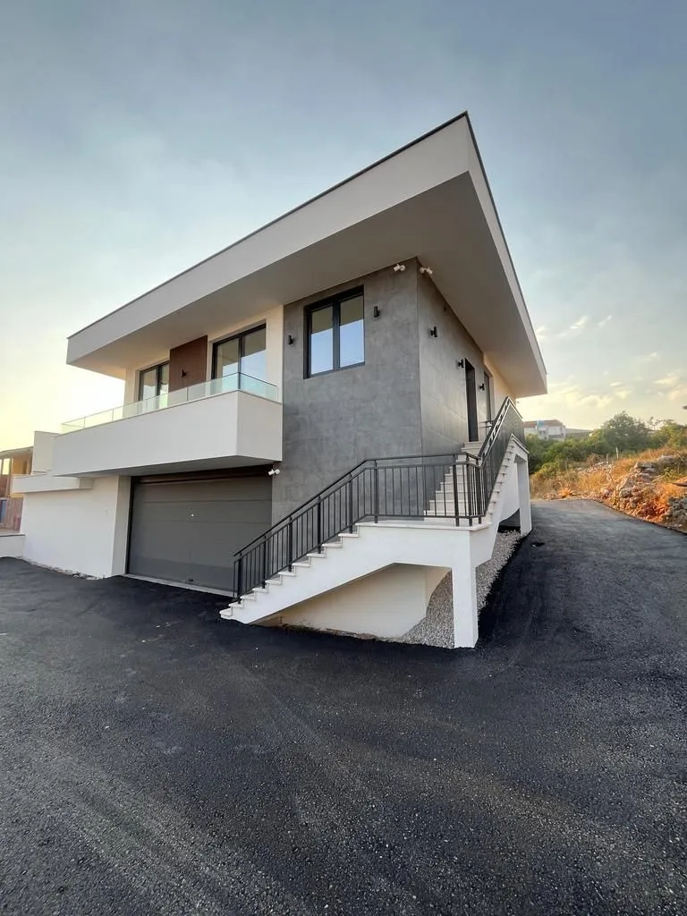 Prodaja, kuća, 200m², Krimovica, Kotor