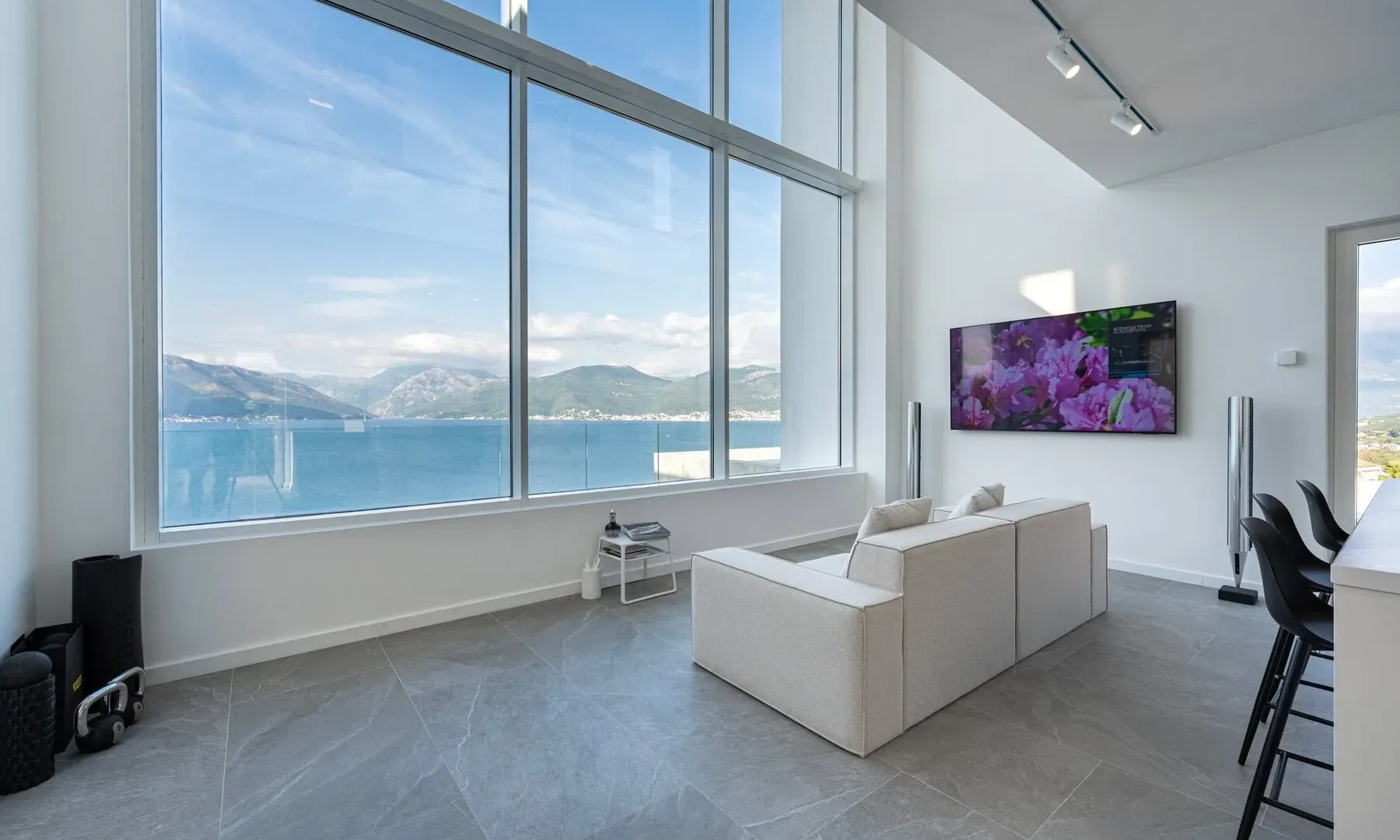 Rent, one bedroom apartment, 144m², Krašići, Tivat