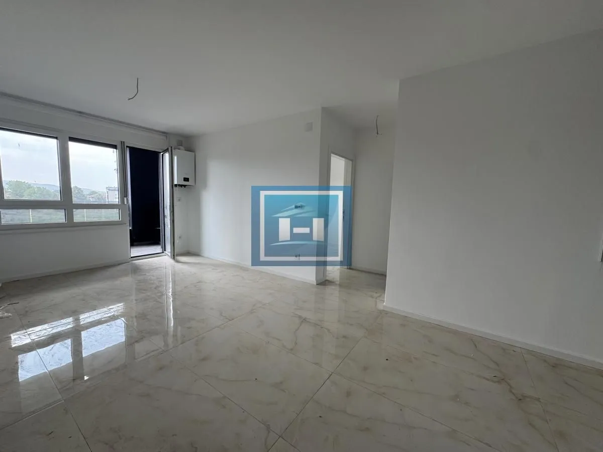 Prodaja, dvosoban stan, 60m², Centar, Ćuprija