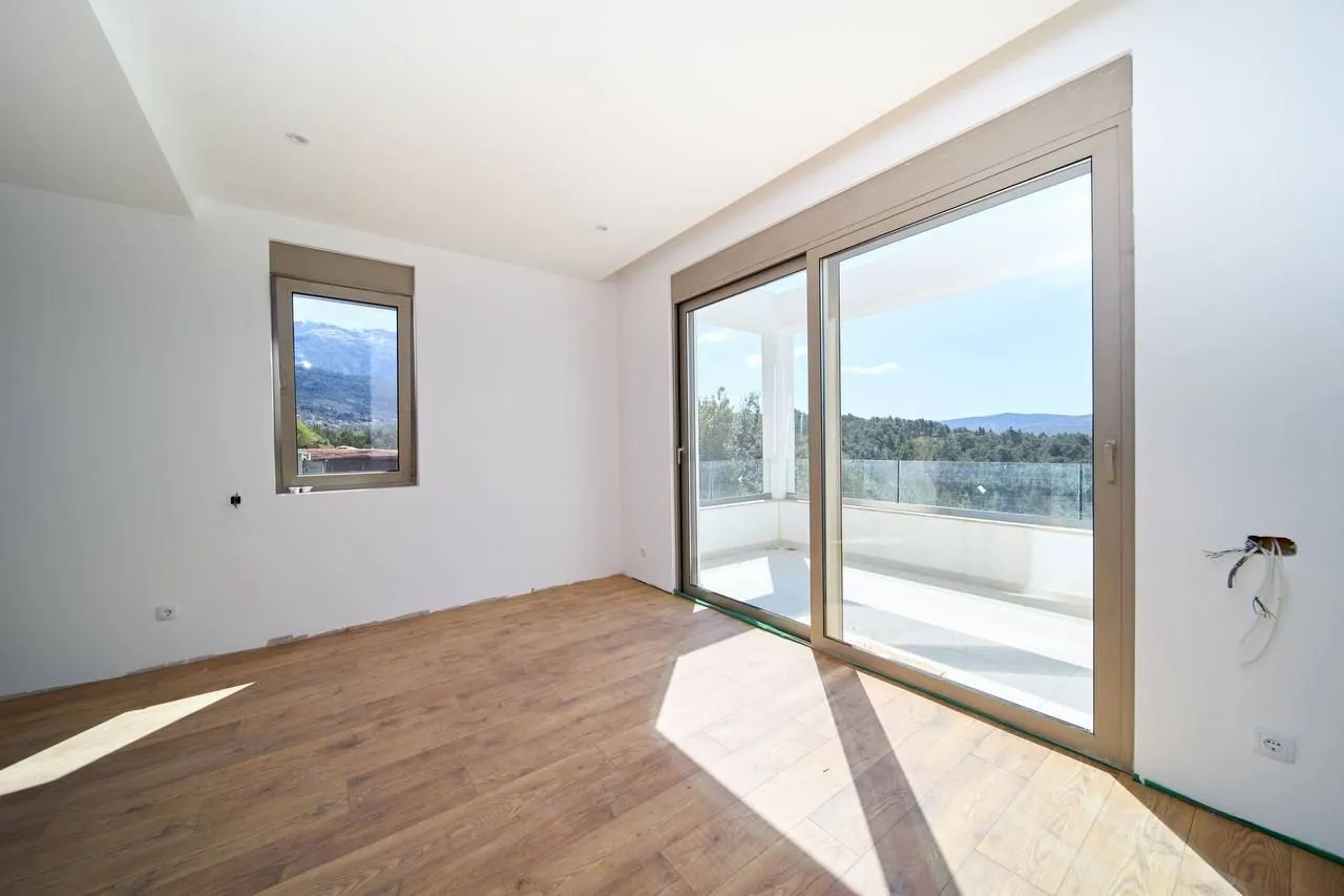 Prodaja, trosoban stan, 113m², Centar, Tivat