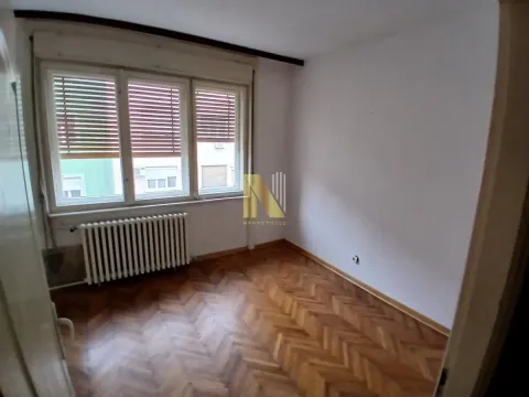 Prodaja, četvorosoban stan, 60m², Centar, Novi Sad