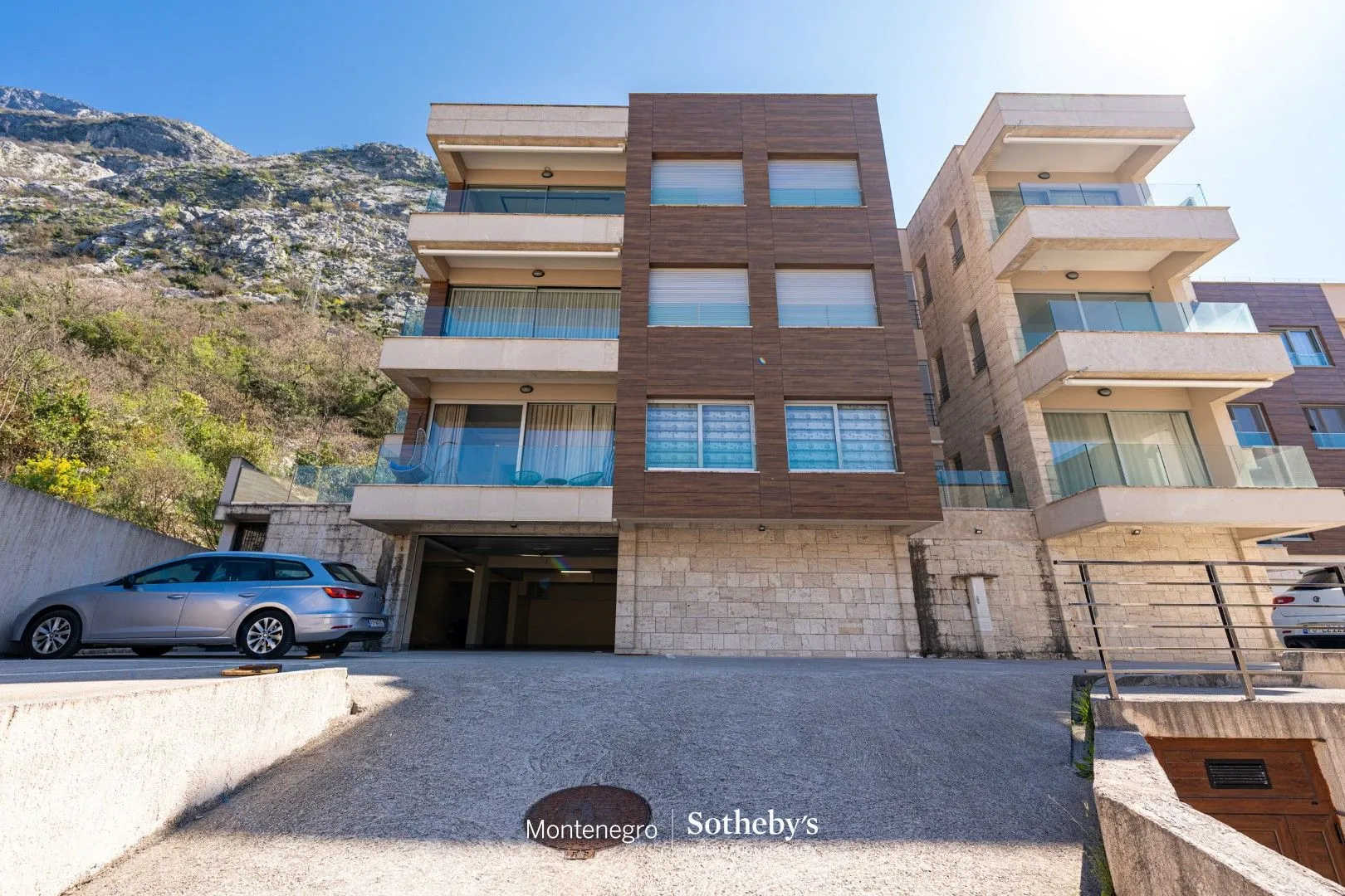 Sale, two bedroom apartment, 82m², Dobrota, Kotor