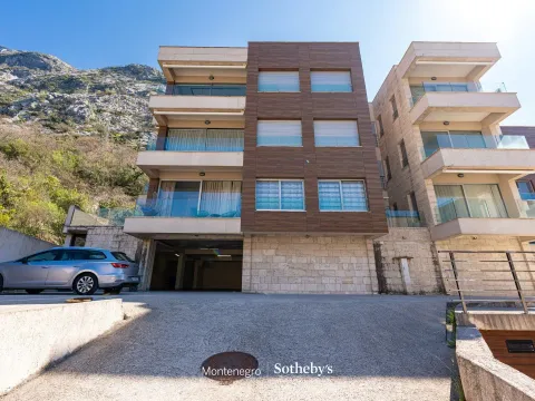 Sale, two bedroom apartment, 82m², Dobrota, Kotor - image 19
