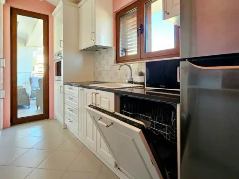 Izdavanje, četvorosoban stan, 120m², Budva, Crna Gora - image 9