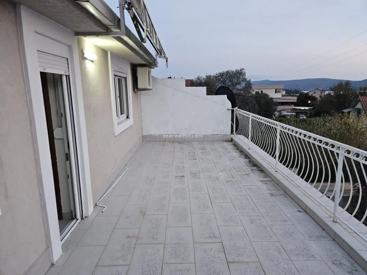 Prodaja, kuća, 220m², Centar, Tivat