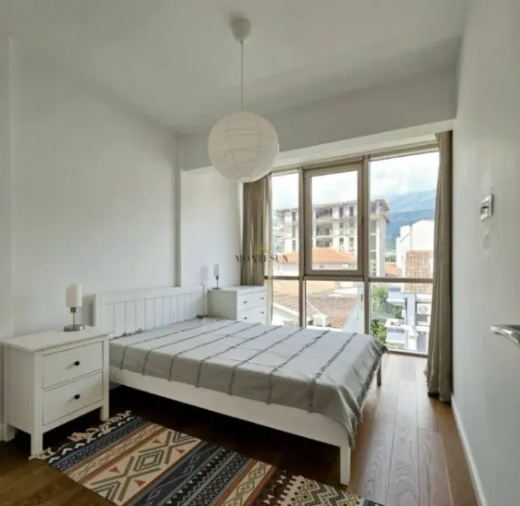 Izdavanje, dvosoban stan, 56m², Centar, Budva