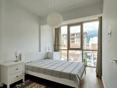Izdavanje, dvosoban stan, 56m², Centar, Budva