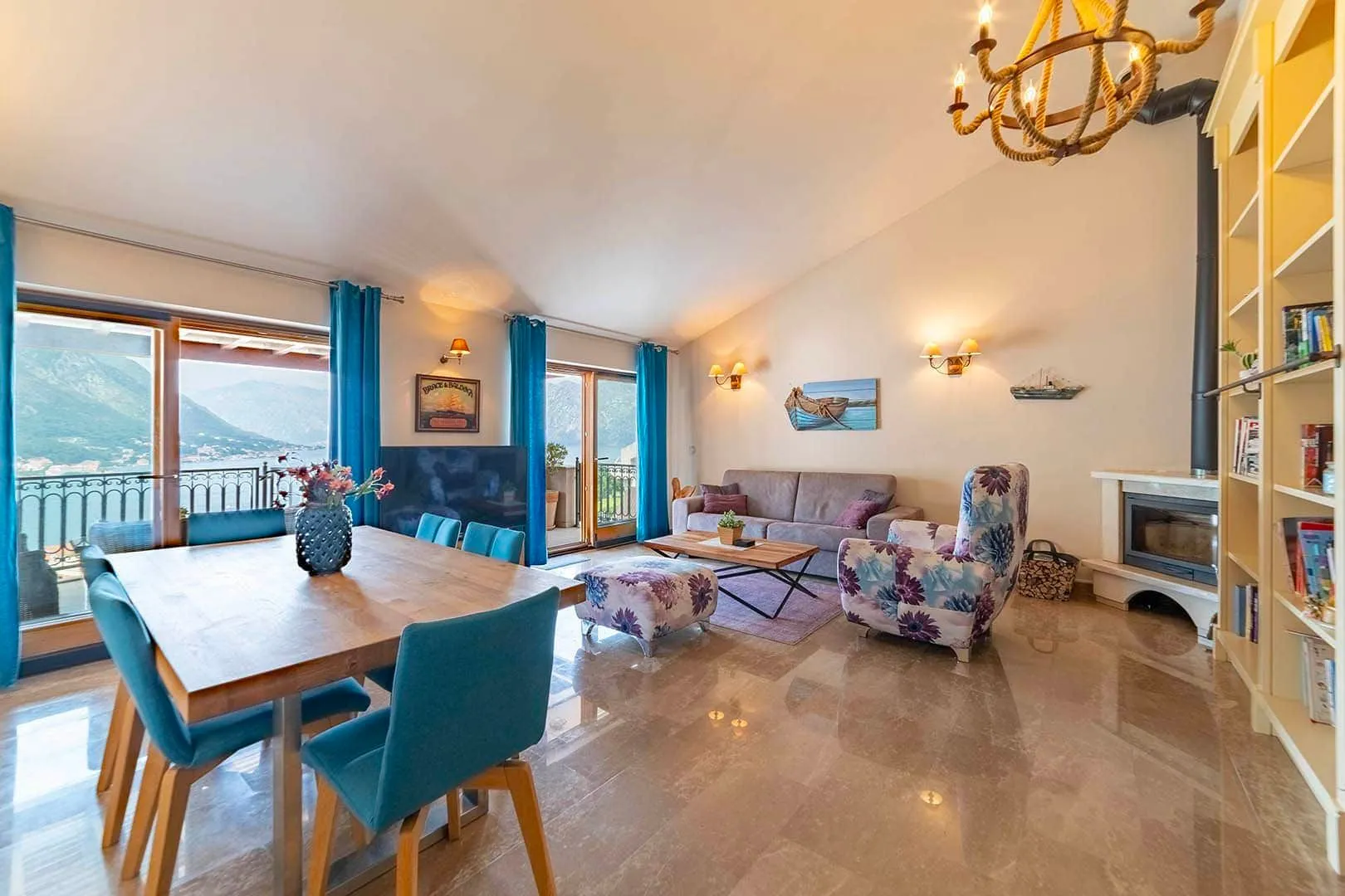 Prodaja, dvosoban stan, 112m², Dobrota, Kotor