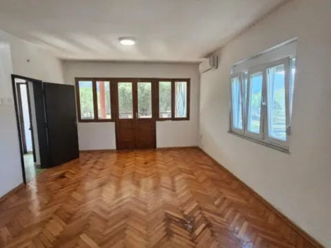 Izdavanje, kuća, 131m², Polje, Bar - image 2