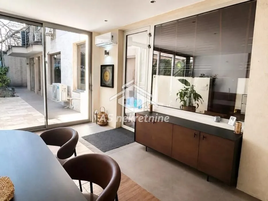 Izdavanje, četvorosoban stan, 160m², Vračar Hram, Vračar Sve Podlokacije