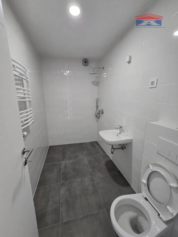 Izdavanje, trosoban stan, 73m², Novo naselje, Novi Sad