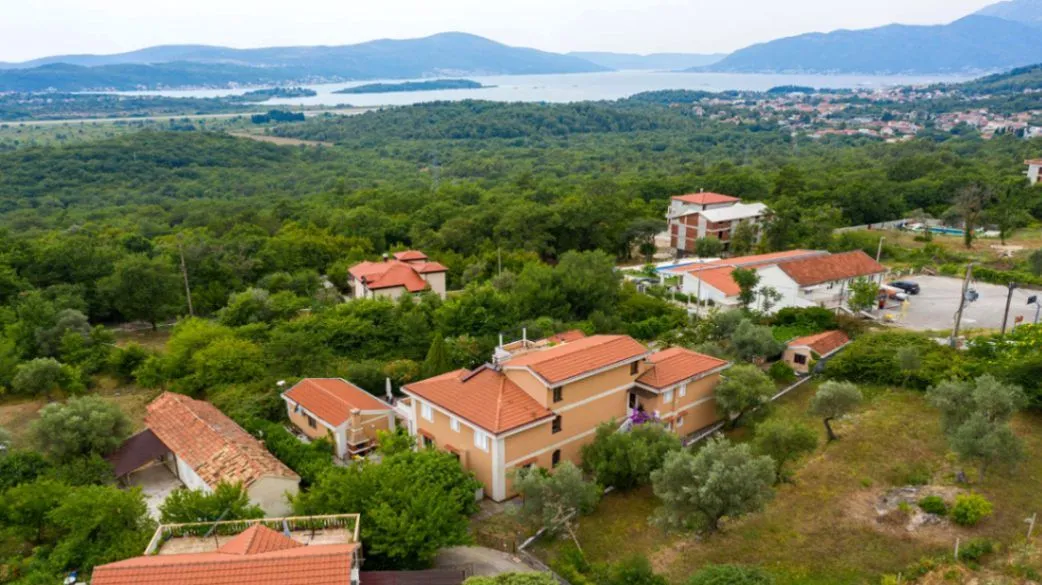 Prodaja, kuća, 450m², Kavač, Kotor