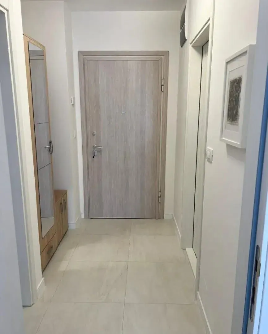 Izdavanje, jednosoban stan, 50m², Central Point, Podgorica