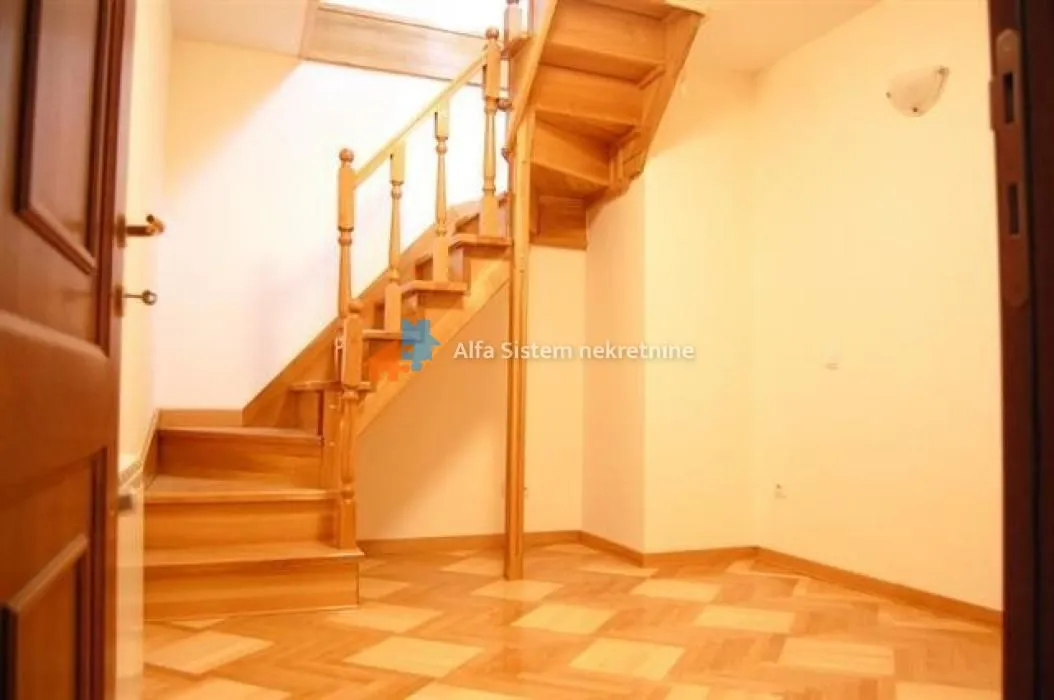 Izdavanje, stan, 300m², Savski Venac, Beograd