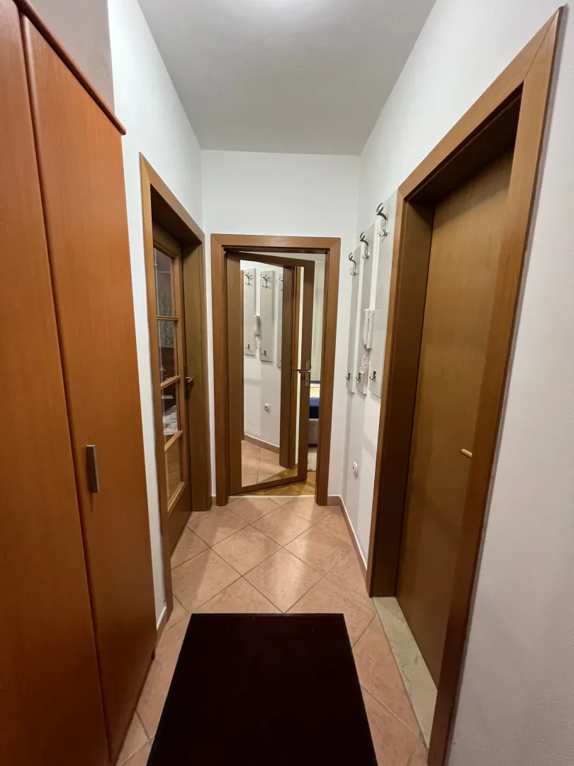 Izdavanje, jednosoban stan, 42m², Blok 9, Podgorica