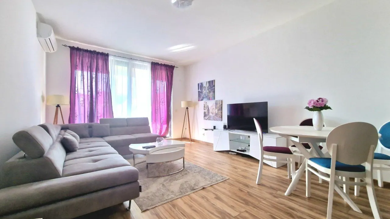 Izdavanje, dvosoban stan, 80m², Rafailovići, Budva