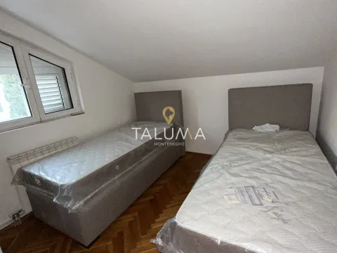 Izdavanje, kuća, 360m², Momišići, Podgorica - image 11