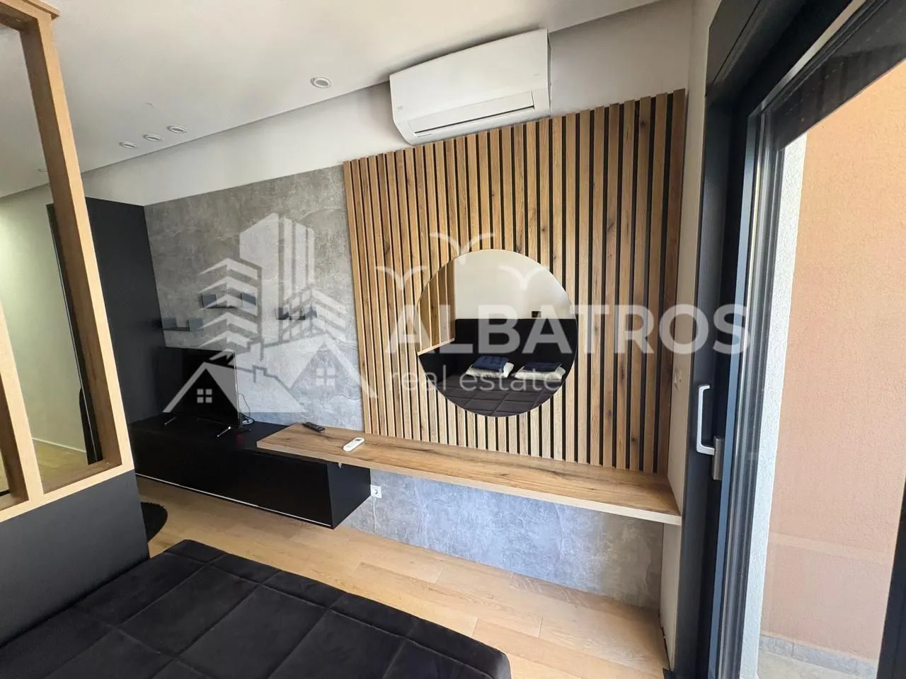 Izdavanje, jednosoban stan, 36m², Soho City, Bar