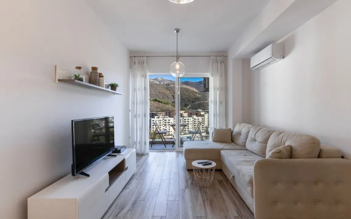 Izdavanje, jednosoban stan, 55m², Bečići, Budva