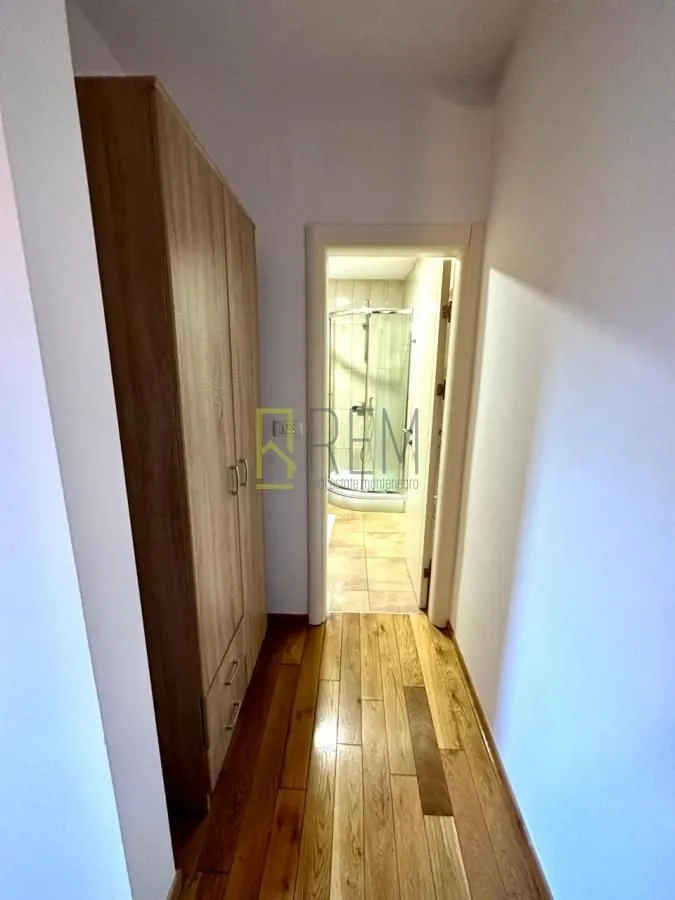 Prodaja, jednosoban stan, 44m², Dobrota, Kotor