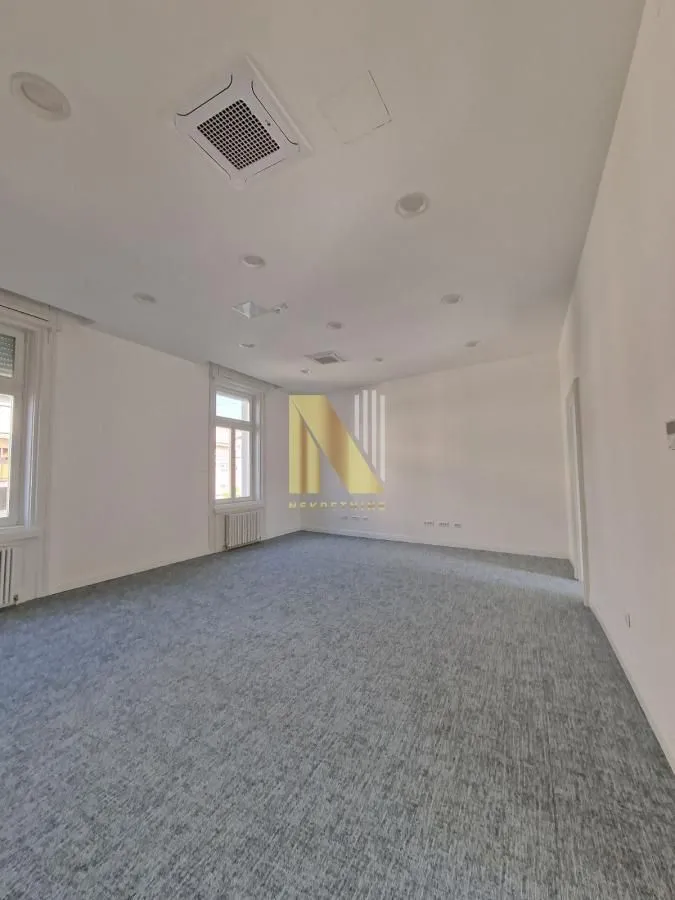 Rent, office space, 430m², Centar, Novi Sad