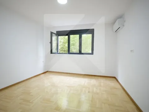 Izdavanje, poslovni prostor, 95m², Pod Goricom, Podgorica - image 6