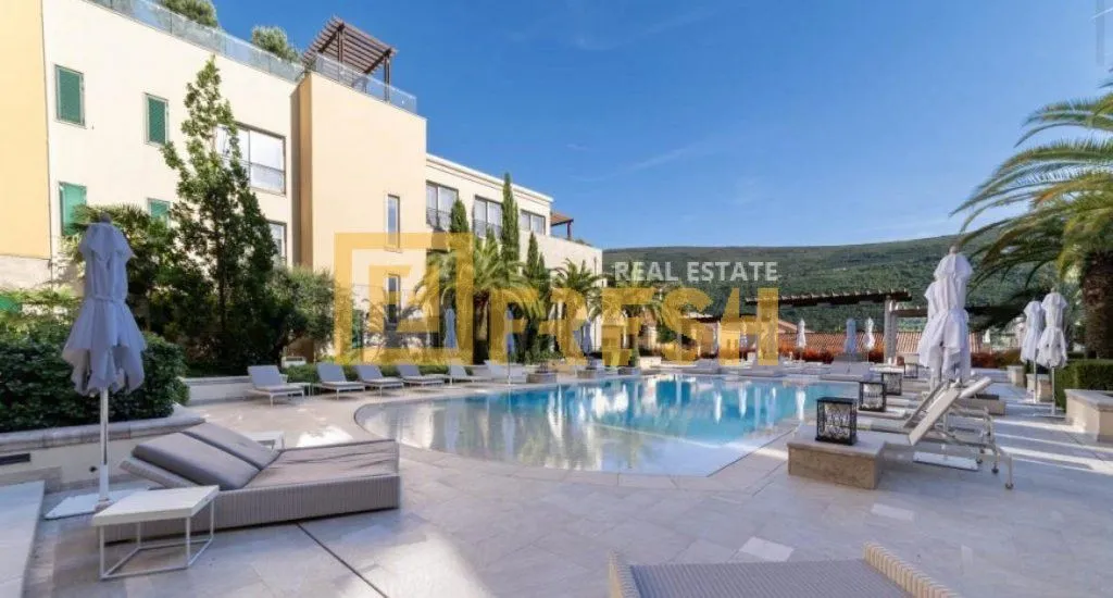 Prodaja, jednosoban stan, 90m², Herceg Novi, Crna Gora