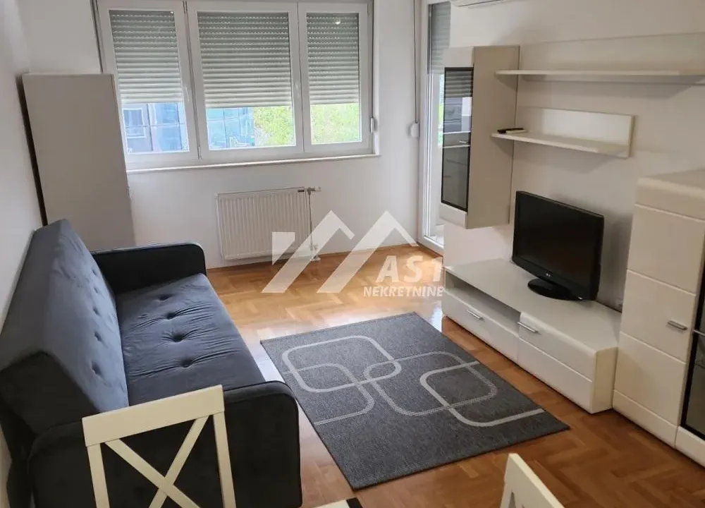 Izdavanje, jednosoban stan, 37m², Centar, Novi Sad