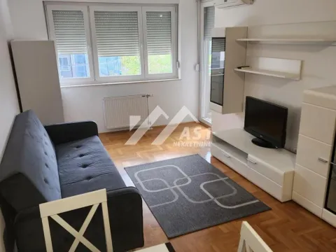 Izdavanje, jednosoban stan, 37m², Centar, Novi Sad