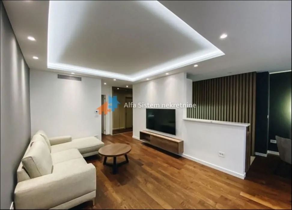 Izdavanje, trosoban stan, 78m², Čubura, Beograd