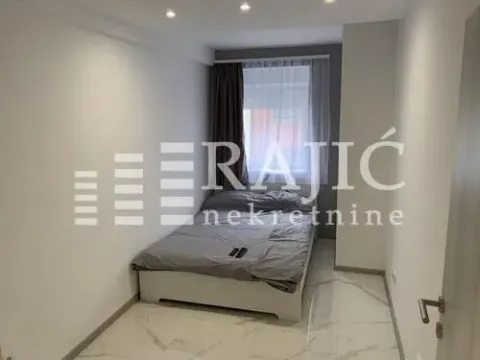 Smaller bedroom with a double bed. - image 8