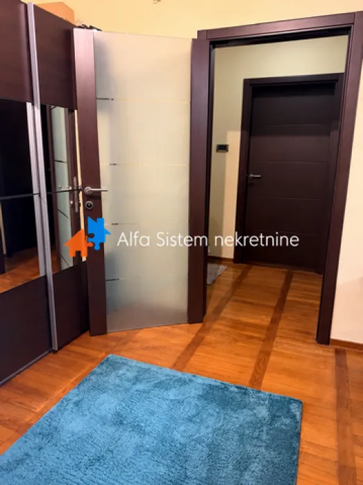Izdavanje, dvosoban stan, 75m², Južni Bulevar, Vračar Sve Podlokacije