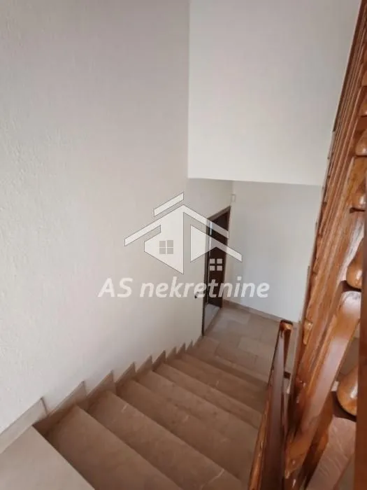 Izdavanje, kuća, 360m², Voždovac Sve Podlokacije, Beograd