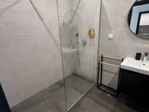 Izdavanje, jednosoban stan, 60m², Soho City, Bar - image 9