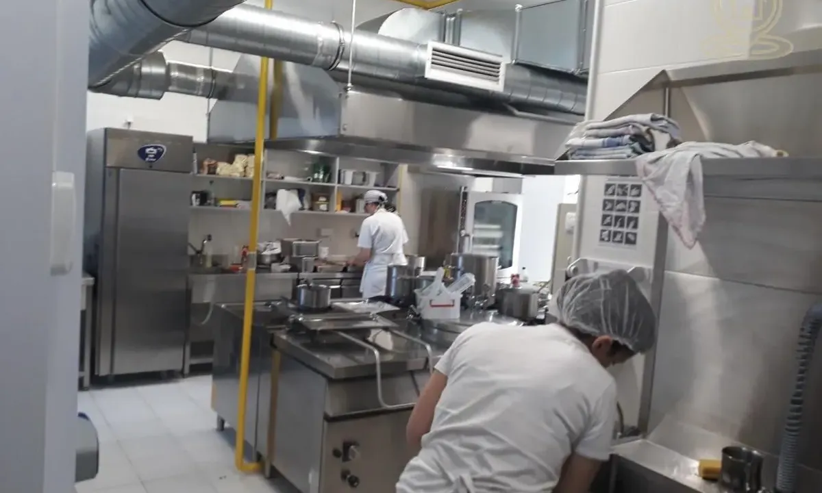 Prodaja, poslovni prostor, 105m², Salajka, Novi Sad Sve Podlokacije