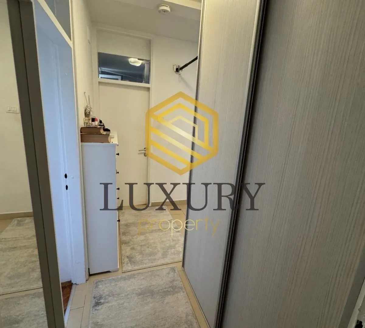 Prodaja, trosoban stan, 87m², Blok 6, Podgorica