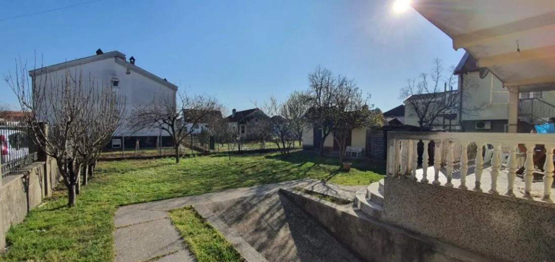Prodaja, kuća, 270m², Tološi, Podgorica