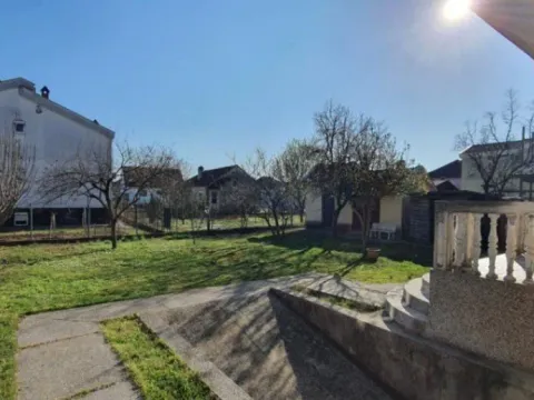 Prodaja, kuća, 270m², Tološi, Podgorica - image 9