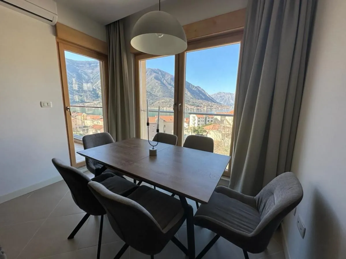 Rent, one bedroom apartment, 55m², Kotor, Crna Gora