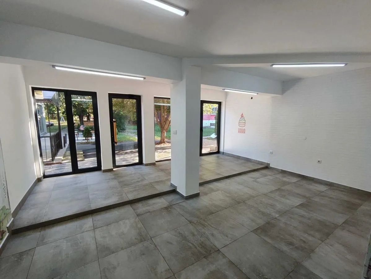 Rent, office space, 112m², Batajnica, Beograd
